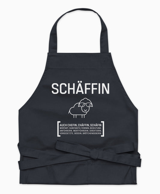 Nahaufnahme der dunkelblauen SCHÄFFIN – Chefin Schürze Classic mit ikonischem Schaf und lustigem Text im Wörterbuchstil.