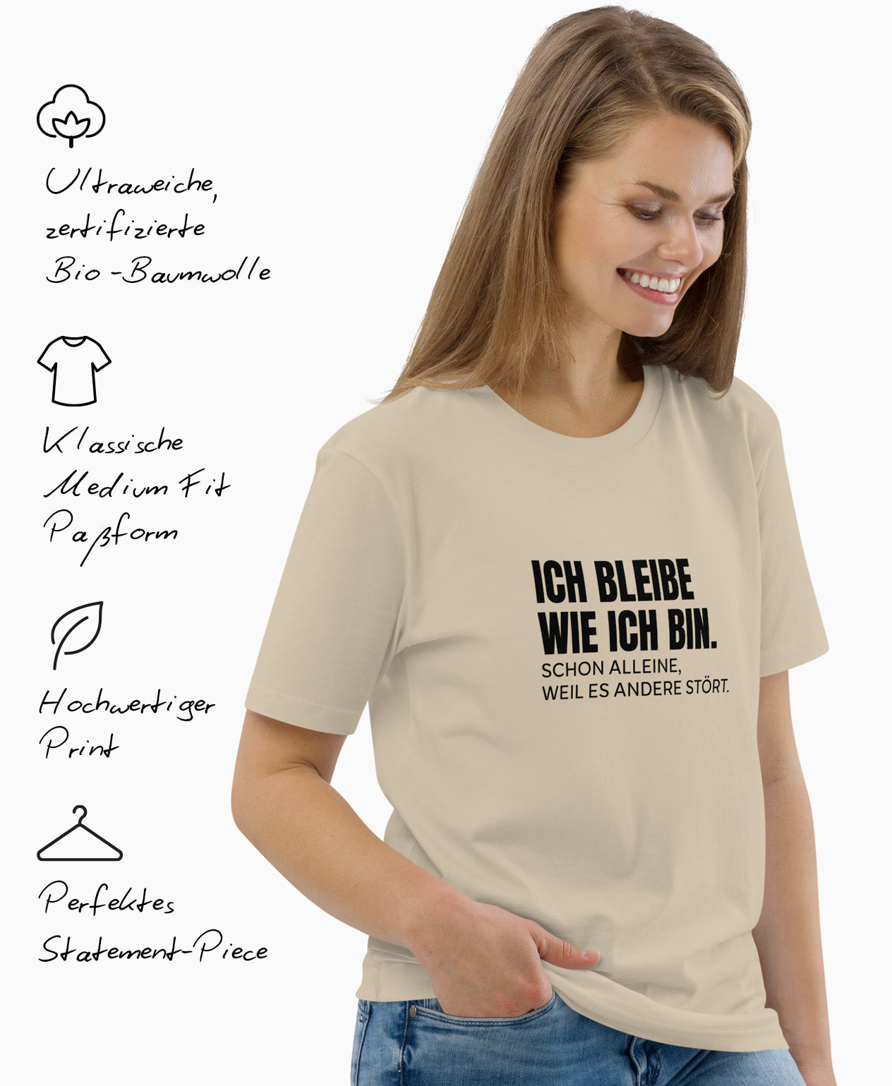 Frau trägt SCHÄFF – Ich bleibe wie ich bin – Lustiges Spruch T-Shirt in Farbe Desert Dust mit schwarzem Text. Links daneben Produktmerkmale: geschmeidige Bio-Baumwolle, Medium Fit Passform, hochwertiger Print und perfektes Statement-Piece.