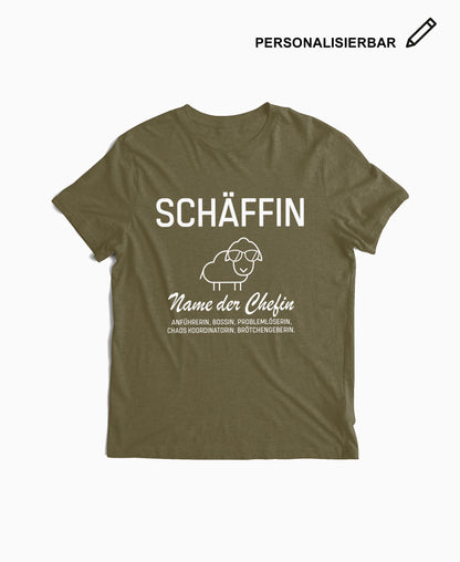 Olivgrünes T-Shirt mit Schäffin Schaf-Motiv und personalisierbarem Wunschtext – witziges Shirt für Chefin.
