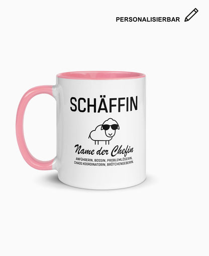 Weiße Keramiktasse mit pinker Innenseite, SCHÄFFIN Motiv und Wunschtext – personalisierbares Geschenk für die Chefin.