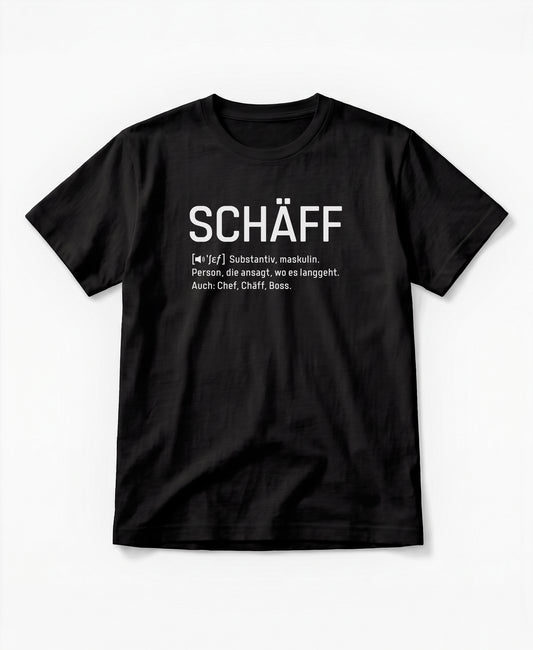 Schwarzes T-Shirt mit weissem Frontaufdruck im Wörterbuch-Stil: SCHÄFF – Substantiv, maskulin. Person, die ansagt, wo es langgeht. Auch: Chef, Chäff, Boss.