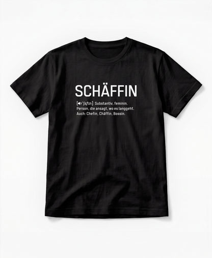 Schwarzes Bio T-Shirt mit weissem Frontaufdruck im Wörterbuch-Stil: SCHÄFFIN – Substantiv, feminin. Person, die ansagt, wo es langgeht. Auch: Chefin, Chäffin, Bossin.