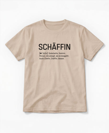 Beige farbenes T-Shirt mit schwarzem Frontaufdruck iSCHÄFFIN – Substantiv, feminin. Person, die ansagt, wo es langgeht. Auch: Chefin, Chäffin, Bossin.