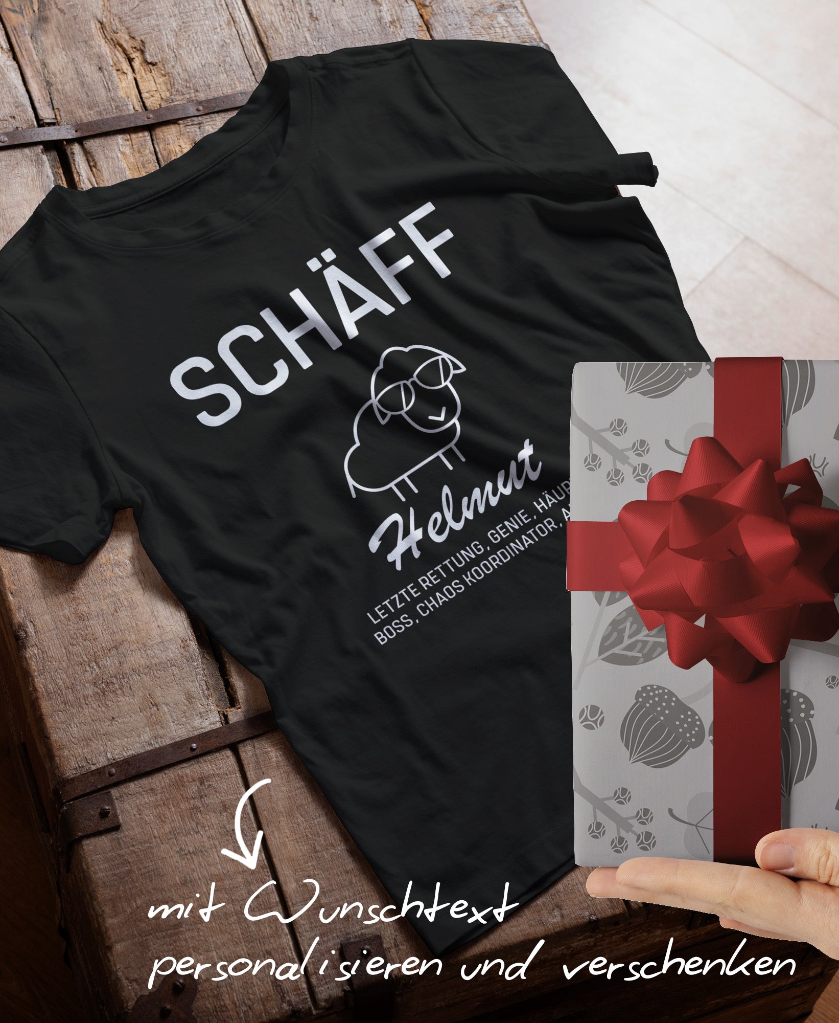 Schwarzes T-Shirt für den Chef mit Aufdruck SCHÄFF Helmut; mit dem Hinweis ‚mit Wunschtext personalisieren und verschenken’.