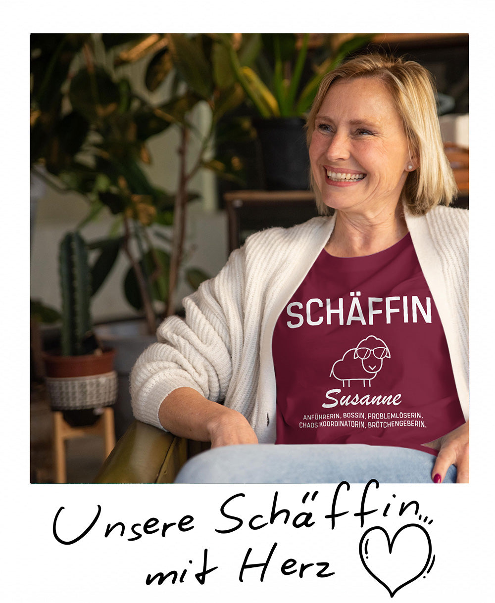 Susanne, Teamleiterin, humorvoll als personalisierte „Schäffin mit Herz“, lustiges Geschenk für Chefs.