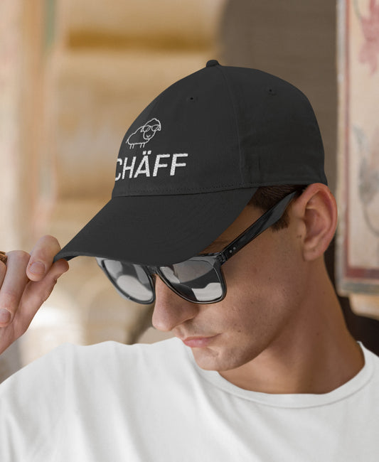 Mann mit Sonnenbrille und stylischer dunkelgrauer SCHÄFF – Bestickte Chef Cap Classic
