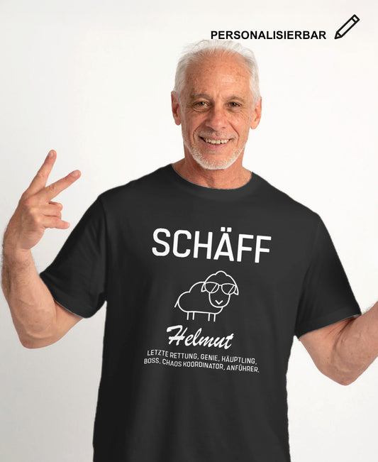 Mann im schwarzen T-Shirt mit Aufdruck Schäff Helmut; daneben der Hinweis ‚personalisiebar’