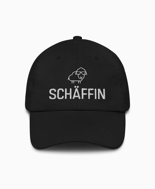 Schwarze Dad-Hat mit SCHÄFFIN Stick: cooles Schaf mit Sonnenbrille – stylische Cap für die Chefin.