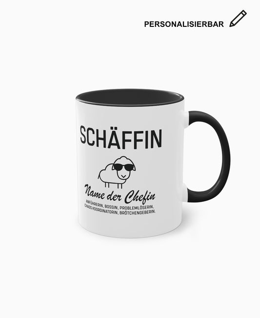 Weiße Keramiktasse mit schwarzer Innenseite, SCHÄFFIN Motiv und Wunschtext – personalisierbares Geschenk für die Chefin.